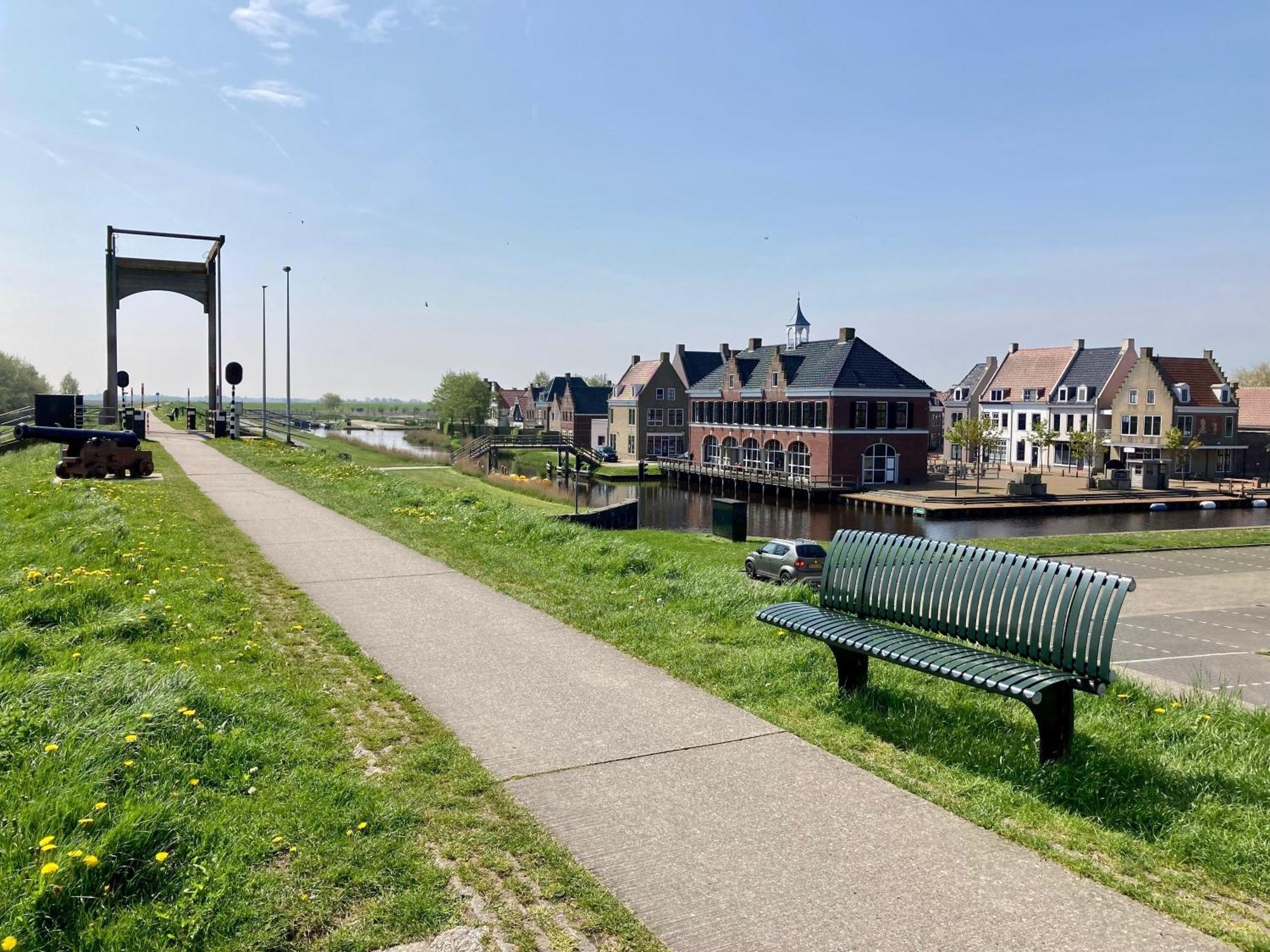 Sonnenhaus 6 Pers House With Sunny Terrace At A Typical Dutch Canal & By Lauwersmeer Lake. Anjum Екстер'єр фото